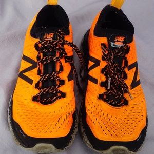 Mens New Balance running shoes with plenty of tread. Look brand new.